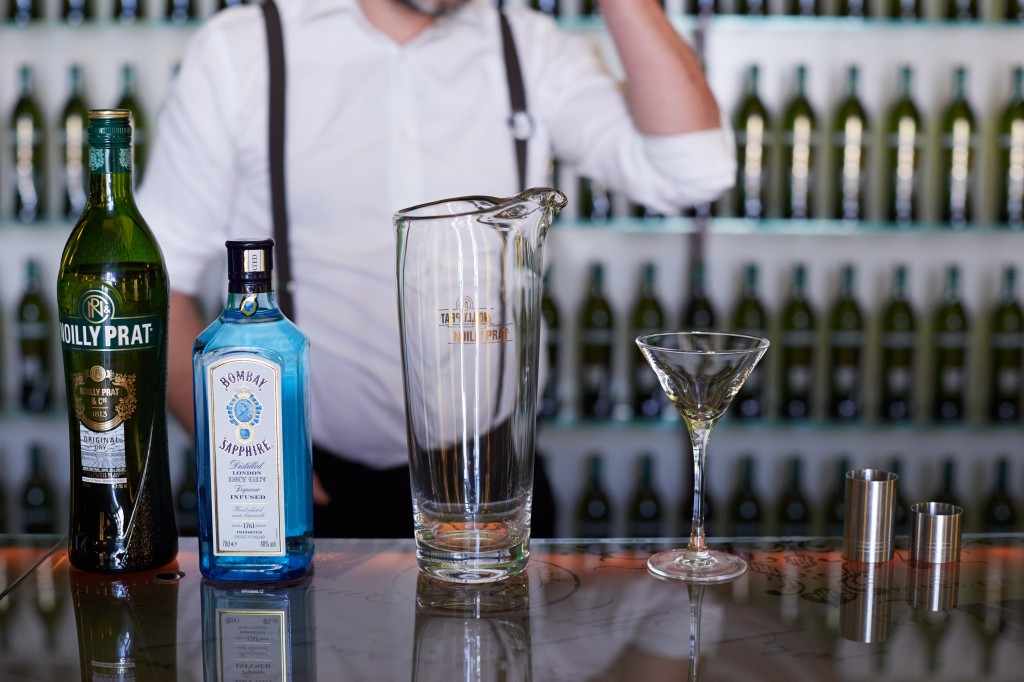 The perfect Dry martini step by step Drinks Tube