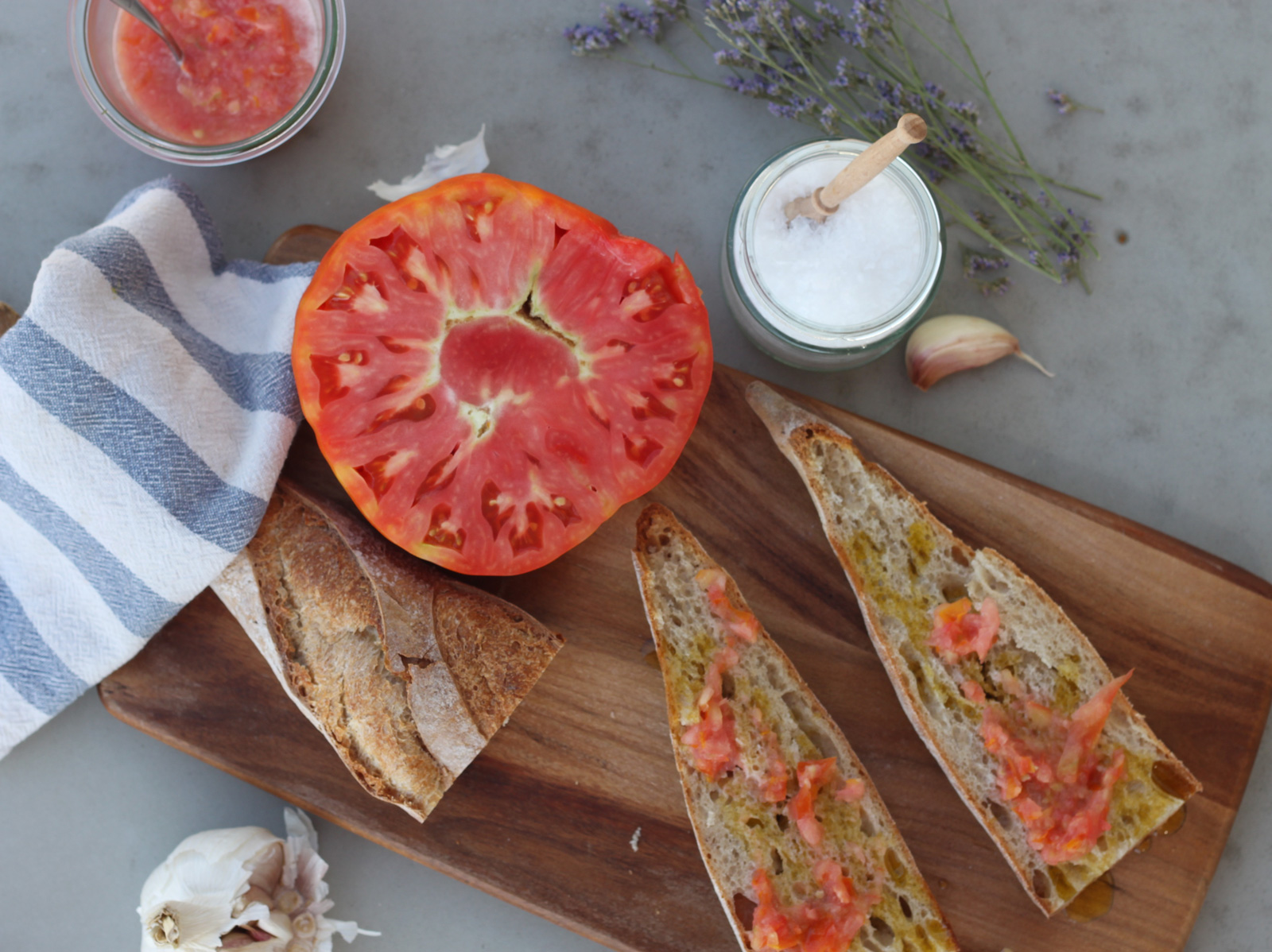 omega_tomatobruschetta