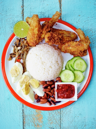 Nasi Lemak with fried chicken wings | Chicken recipes