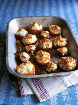 Stuffed fruit crumble