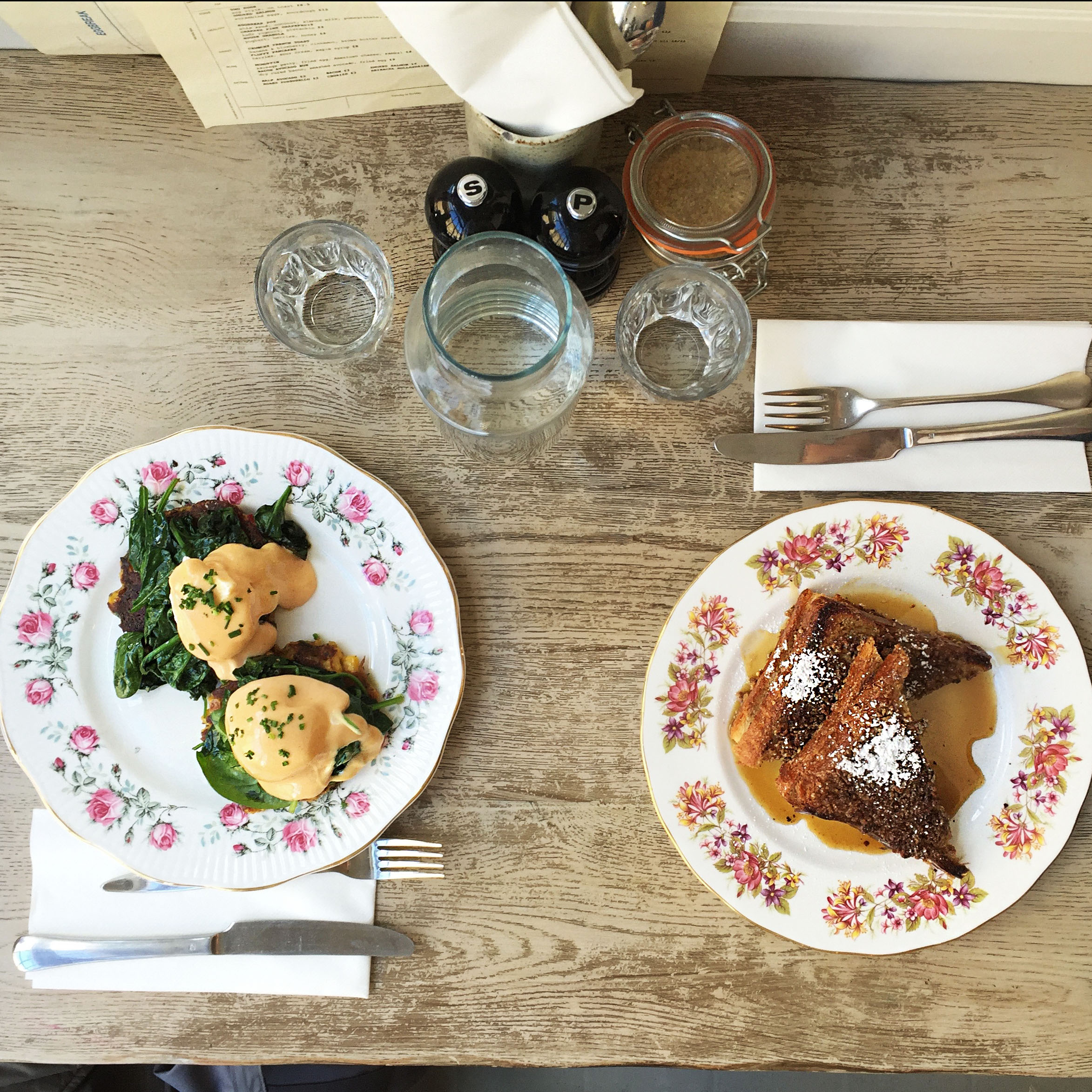 brunch_eggbreak
