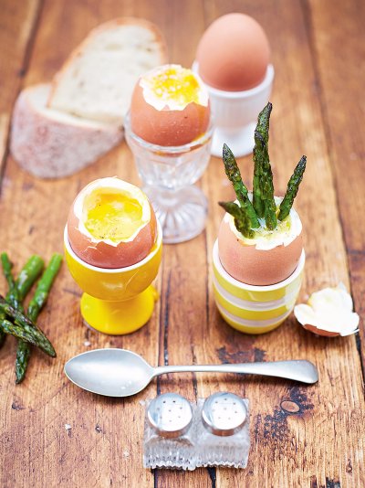 Kerryann’s dippy eggs & asparagus soldiers