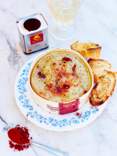 Baked paprika cheese